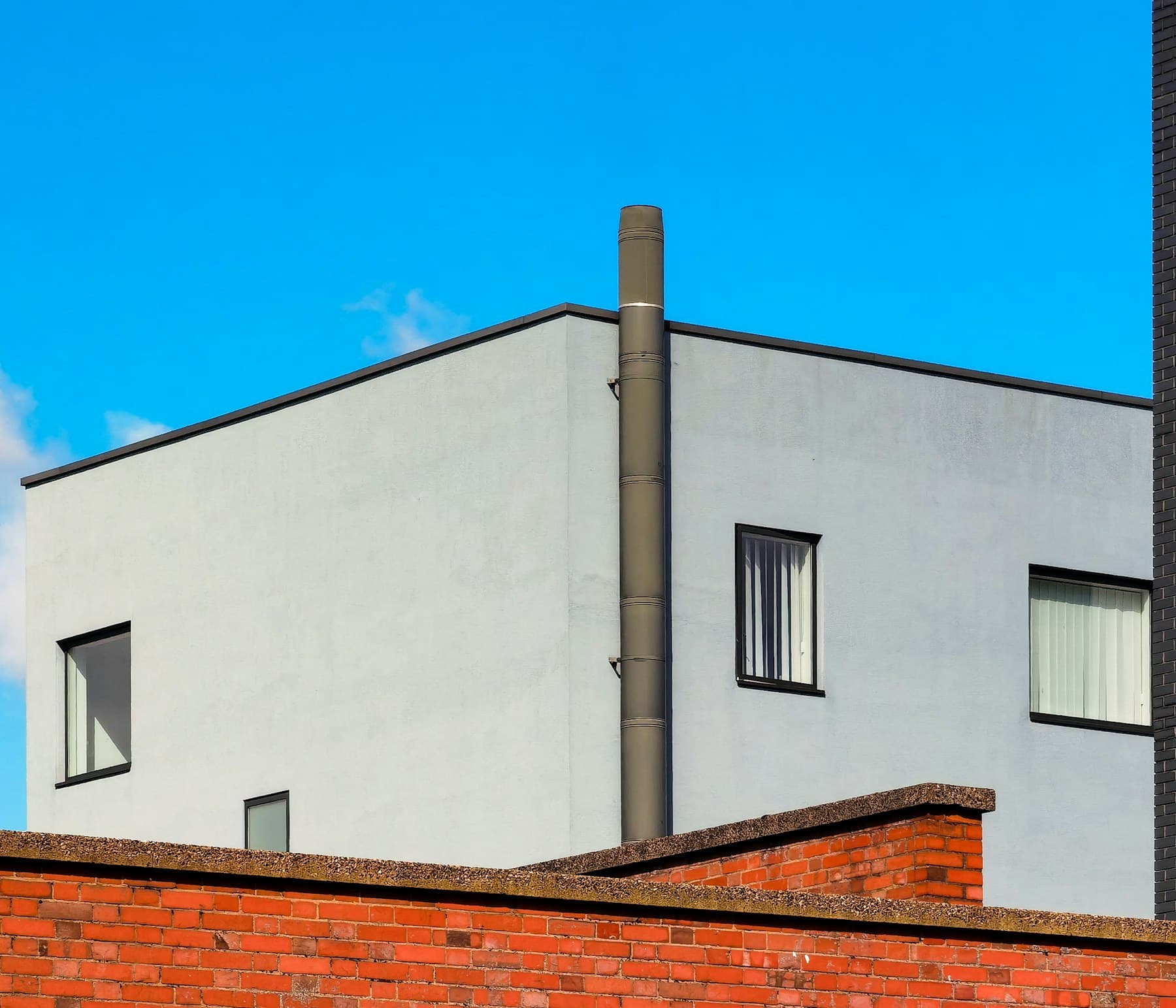 Rendered house wall after cleaning